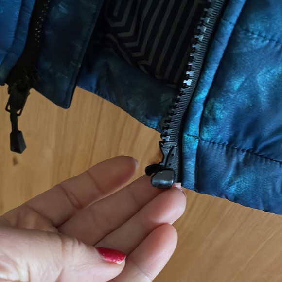 Under Armour Women's Hooded Running
Jacket sz sm - Picture 8 of 9